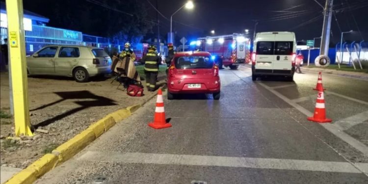 Colisión entre dos vehículos en sector Belloni de Villa Alemana deja dos lesionados
