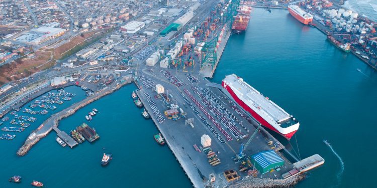 Un 79% en el primer trimestre creció la descarga de automóviles nuevos en el puerto de San Antonio