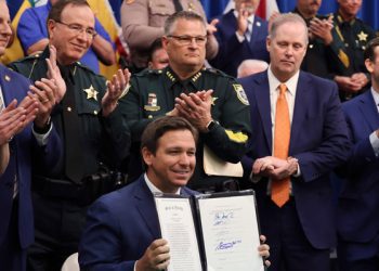 Estados Unidos: polémica ley «antiprotestas» que fortalece a la policía fue firmada por el gobernador de Florida