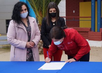 Zapallar: firman compromiso que ratifica al primer Liceo Bicentenario de la comuna