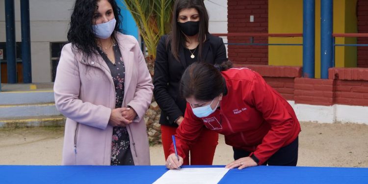 Zapallar: firman compromiso que ratifica al primer Liceo Bicentenario de la comuna