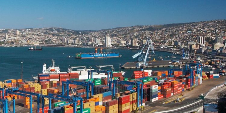 En apoyo a movilizaciones de la Unión Portuaria: Consejo Internacional de Estibadores amenaza con bloqueo mundial de cargas provenientes desde Chile