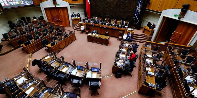 Senado acuerda sesionar este domingo para revisar postergación de elecciones y sobre el Bono Clase Media