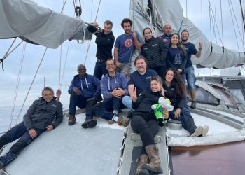 Investigadoras de la UPLA colaboran en velero científico internacional TARA