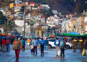 Advierten que cuarentenas inefectivas mantienen congelada la pandemia: cifras de contagios y casos activos siguen siendo muy altas