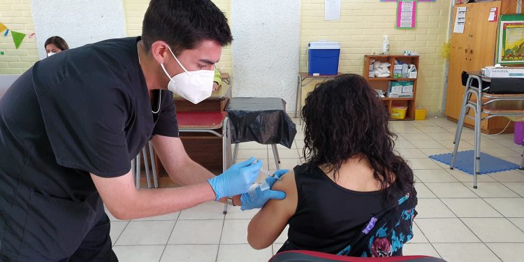 En Quillota ya fue vacunada la mitad de la población objetiva contra el COVID-19