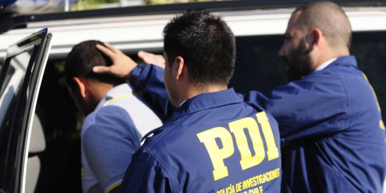 Sujeto que atacaba a sus víctimas a bordo de una moto fue detenido por la PDI Los Andes