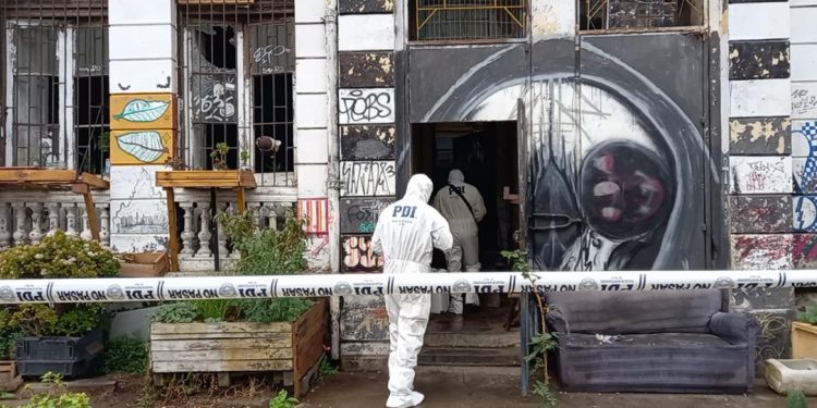 PDI descarta intervención de terceras personas en muerte de mujer encontrada en casa okupa de Valparaíso