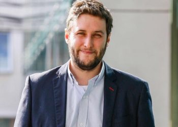 Candidato a alcalde de Valparaíso Carlos Bannen será investigado por Contraloría debido a eventual contratación irregular