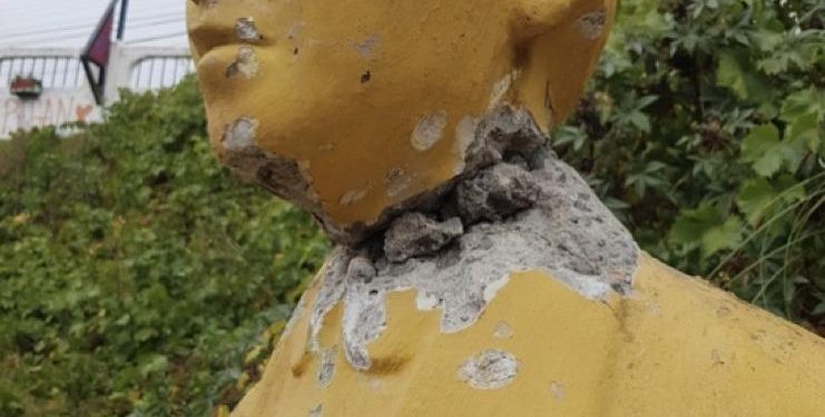 Municipalidad de Valparaíso presentó denuncia por vandalización del busto de Gabriela Mistral ubicado en mirador Camogli
