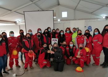 Trabajadoras que levantan sala cuna del Hospital Marga Marga son reconocidas con premio «Mujer Construye»
