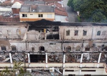 Palacio de Justicia queda hecho escombros tras noche de violencia en Colombia