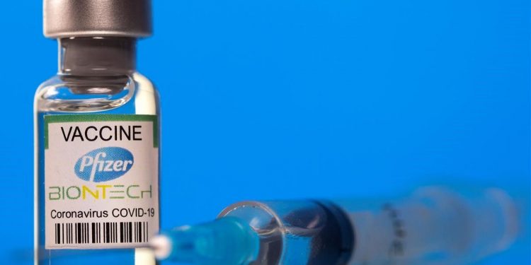 COVID-19: FDA autorizó uso de la vacuna de Pfizer en adolescentes de 12 a 15 años