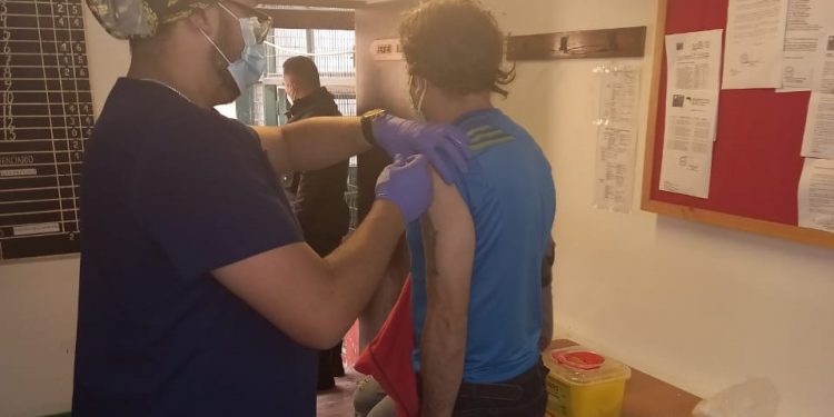 Internos de la cárcel de San Antonio fueron vacunados contra el COVID-19