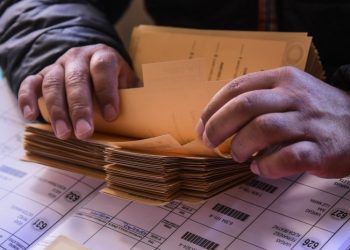 Quilpué: mujer acusó que vocal de mesa le dio instrucciones de elegir a ocho candidatos