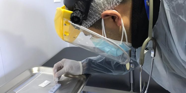 Cesfam Hijuelas realiza examen que detecta COVID positivo en 30 minutos
