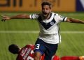 Copa Libertadores: Unión La Calera cayó ante Vélez Sarsfield con dos expulsados