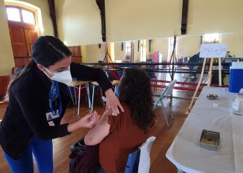 Alcalde y SaludQuillota hacen un llamado a la comunidad a vacunarse contra la influenza