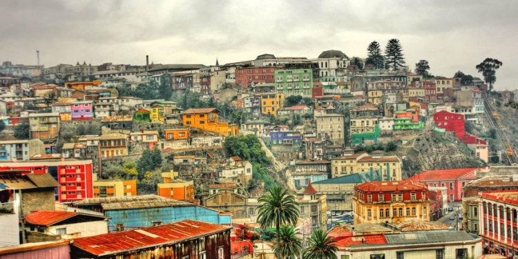 Experta en patrimonio advierte que el estado de Valparaíso es calamitoso y que está perdiendo valor arquitectónico tras derrumbes