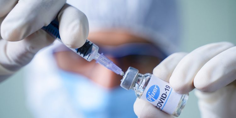 Agencia Europea del Medicamento comienza a evaluar el uso de Pfizer en menores de entre 12 y 15 años