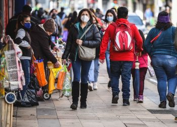 Colegio Médico y Gobierno discutirán mañana eventuales cambios al Plan «Paso a Paso»