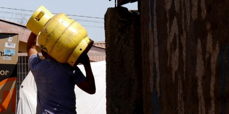 Municipalidad de Llay Llay adquiere ayuda social: 3 mil vales de gas y 1.200 gift card con 30 mil pesos en mercadería