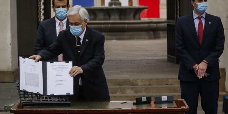 Buscan firmas para llevar al TC el decreto de Piñera sobre la Convención Constitucional