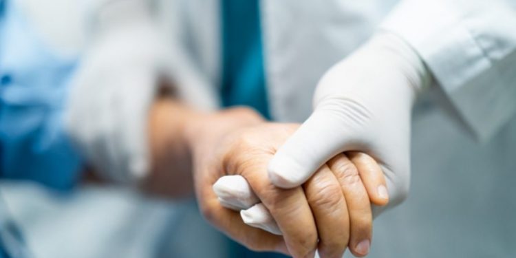 Lanzan iniciativa para entregar contención emocional a pacientes COVID-19 y sus familias