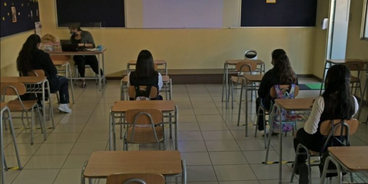 Colegio de Profesores insiste que el Gobierno no ha dado garantías para que el retorno a las salas de clases sea seguro