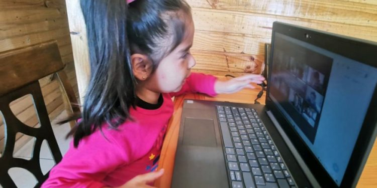 Establecimientos educacionales municipales de San Antonio mantendrán clases online durante junio