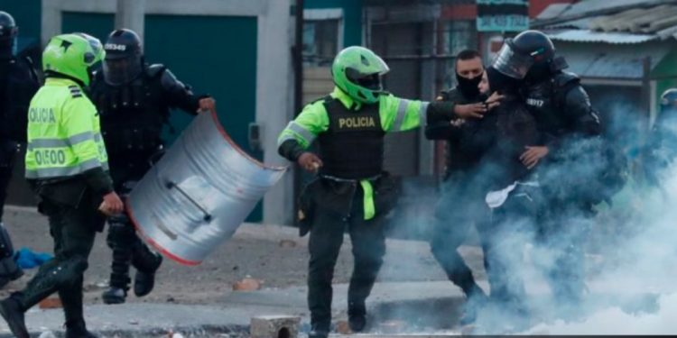 Concejales colombianos denuncian que estación de buses de Bogotá se usó para torturar a manifestantes