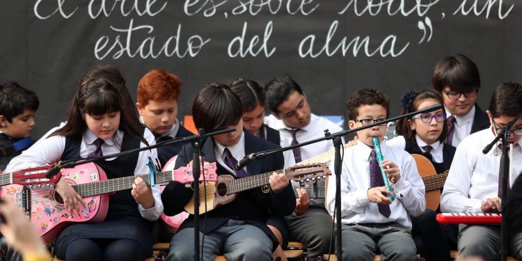 Invitan a postular al Fondo de Fomento del Arte en la Educación (FAE) 2022