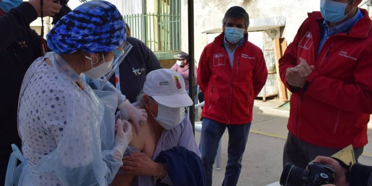 COVID-19: en Valparaíso se inició proceso de vacunación para personas en situación de calle