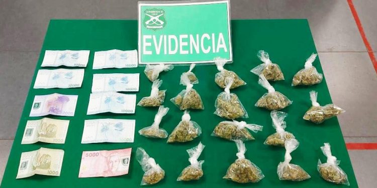 La Calera: dos sujetos fueron detenidos por tráfico al ser sorprendidos con droga en automóvil