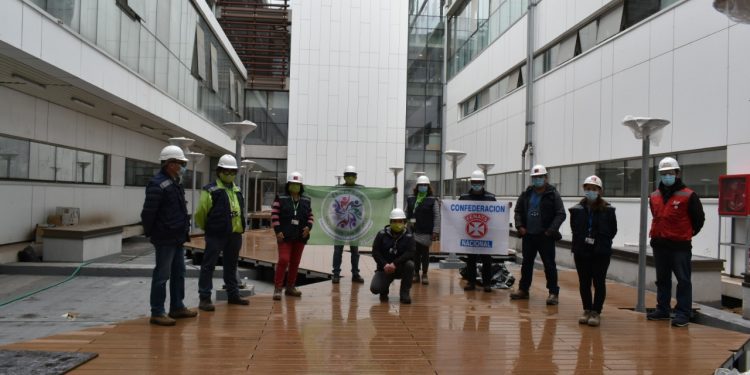 San Antonio: dirigentes gremiales del Hospital Claudio Vicuña visitan obras del futuro recinto que alcanza un avance del 83%