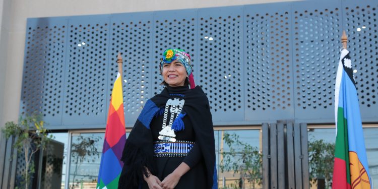 Quilpué: con vestimenta tradicional mapuche y en simbólica ceremonia asume alcaldesa Valeria Melipillán