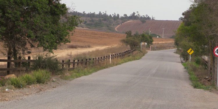 Firman acta de recepción de tramo de camino Huinca a Rinconada de San Juan en San Antonio