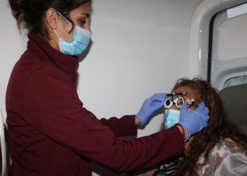 200 pacientes adultos mayores del Hospital Gustavo Fricke recibieron atención en la Clínica Oftalmológica Móvil del SSVQ