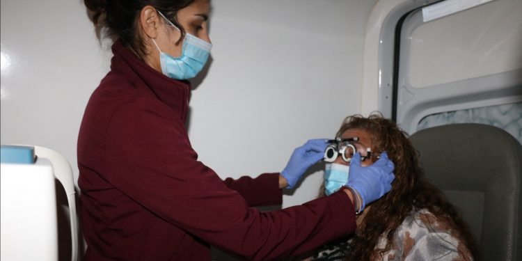 200 pacientes adultos mayores del Hospital Gustavo Fricke recibieron atención en la Clínica Oftalmológica Móvil del SSVQ