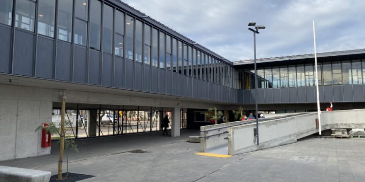 Nuevo edificio del Instituto Bicentenario José Miguel Carrera de San Antonio presenta un 99% de avance