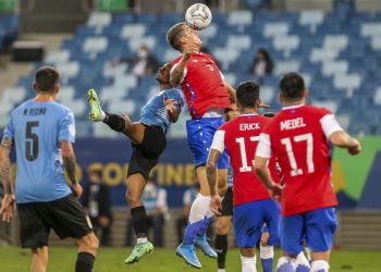 Chile clasificó a cuartos de final de la Copa América tras empatar con Uruguay