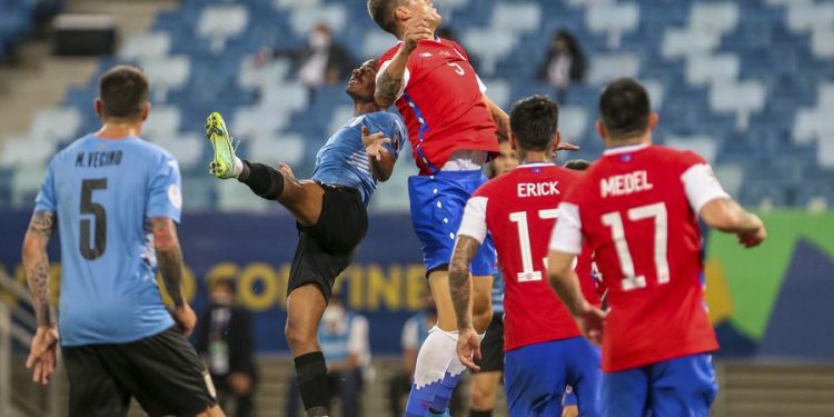 Chile clasificó a cuartos de final de la Copa América tras empatar con Uruguay