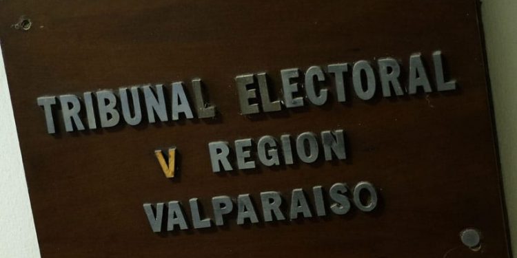 Valparaíso: piden renuncia del director del TER tras suspensión de cambio de mando en municipios de la región