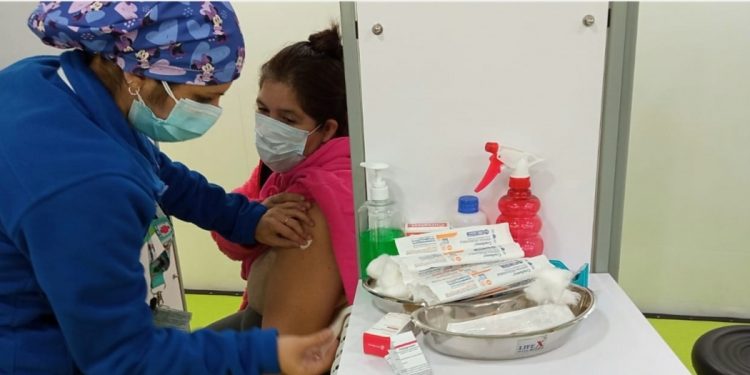 Hasta el viernes funcionará Vacunatorio Móvil contra el COVID-19 en los jardines de la Municipalidad de La Calera