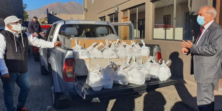 Municipalidad de San Felipe retomó entrega de almuerzos solidarios para los adultos mayores vulnerables de la comuna