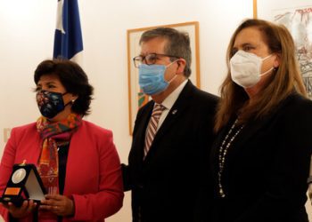 Presidenta del Senado, Yasna Provoste, recibe reconocimiento de parte de su ex casa de estudios, la UPLA