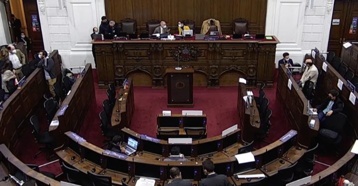 A un mes de iniciada la Convención Constitucional, el 84% de los chilenos y chilenas prefiere a líderes políticos que “privilegien los acuerdos y no sus propias posiciones”