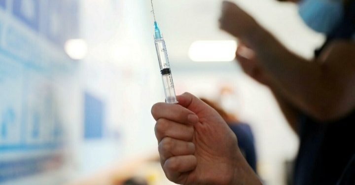 En Calle Larga 22 personas fueron inoculadas por error con dosis extra de vacuna contra el COVID-19