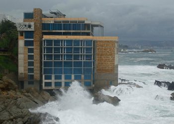Concón: evalúan recurrir a Contraloría por informe que llama a evitar demolición de Hotel Punta Piqueros