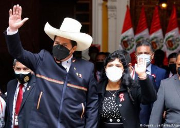 Perú: Pedro Castillo asume la presidencia del país con una nueva Constitución como su principal promesa